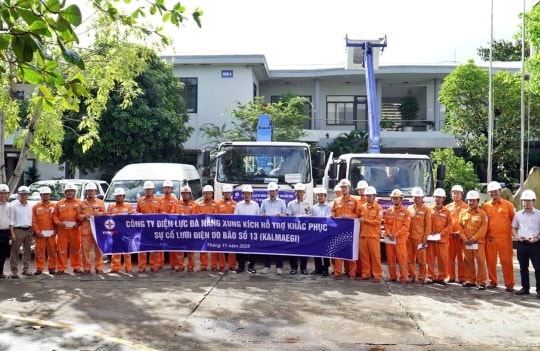 Đội Xung kích Công ty Điện lực Đà Nẵng lên đường hỗ trợ PC Gia Lai khắc phục hậu quả bão số 13 (Kalmaegi)