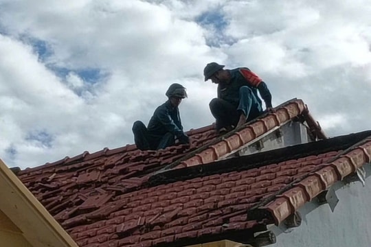 Quân đội, công an giúp dân khắc phục hậu quả bão số 13