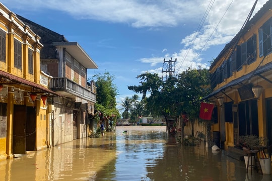 Nhiều nhà cổ Hội An đối diện nguy cơ hư hại sau bão lũ