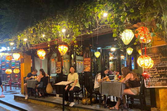 Foreign tourist arrivals to Vietnam surge sharply in Oct., 2025