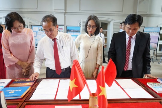 Triển lãm "Đà Nẵng 50 năm hành trình kiến tạo và phát triển"