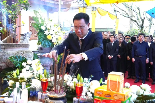 Bí thư Thành ủy Đà Nẵng Lê Ngọc Quang dự lễ truy điệu, an táng hài cốt các anh hùng liệt sĩ hy sinh tại hang Tám Thanh niên xung phong