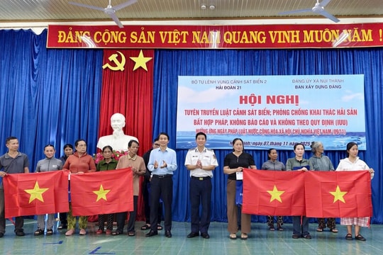 Hải đoàn 21 tuyên truyền, ngăn chặn tàu cá vi phạm quy định về khai thác hải sản