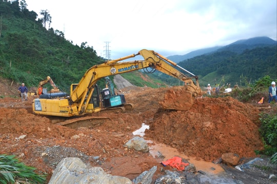 Khắc phục sạt lở quốc lộ 14E: Còn mất nhiều thời gian