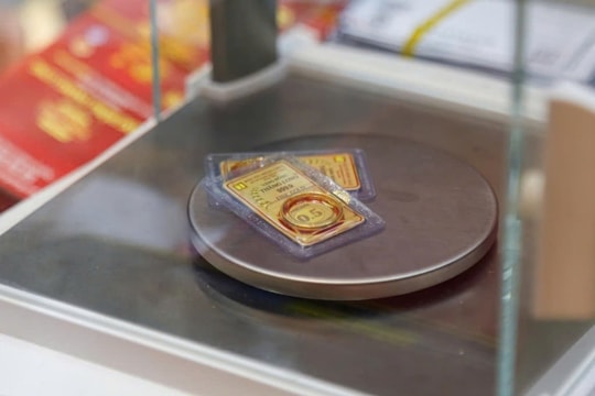 Giá vàng hôm nay 10/11/2025: Giá vàng SJC, giá vàng 24k 9999, giá vàng nhẫn, vàng thế giới