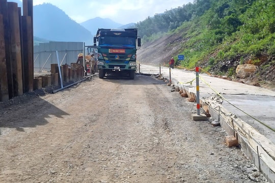 Tiềm ẩn nguy cơ tiếp tục sạt lở trên cao tốc La Sơn - Hòa Liên