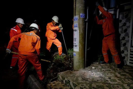 EVNCPC dự kiến hoàn tất khôi phục điện cho toàn bộ khách hàng trong ngày 10/11