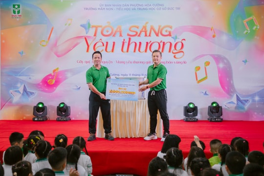 Trường Đức Trí tổ chức chương trình nghệ thuật “Tỏa sáng yêu thương” gây quỹ hỗ trợ đồng bào vùng lũ