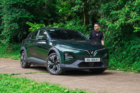 Lái thử VF 6 lần đầu, Gen Z làm ngành năng lượng xanh bỏ luôn ý định mua xe xăng