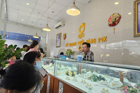 Giá vàng hôm nay 13/11: Bảng giá vàng trong nước và thế giới