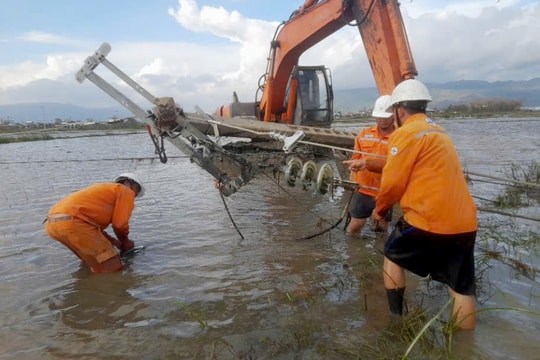 Ngành điện Đà Nẵng xuyên đêm hỗ trợ khôi phục cấp điện tại Gia Lai