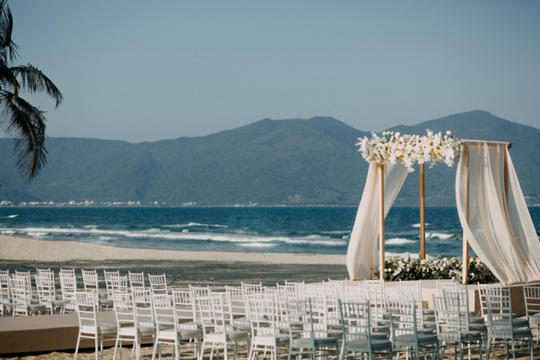 Tiệc cưới kết hợp nghỉ dưỡng tại Pullman Danang Beach Resort