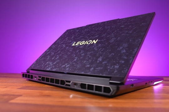 Lenovo Legion 9 18: Mẫu laptop gaming 18 inch mạnh nhất năm với RTX 5090
