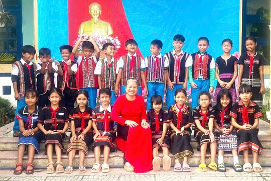 Người gieo chữ giữa đại ngàn La Êê