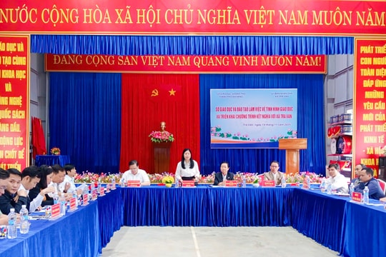 Sở GD&ĐT Đà Nẵng hỗ trợ xã Trà Vân đẩy mạnh chuyển đổi số, nâng cao chất lượng giáo dục