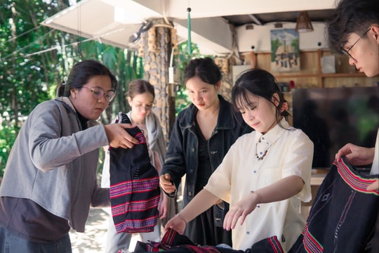 Sinh viên Đà Nẵng mang văn hóa Cơ Tu xuống phố