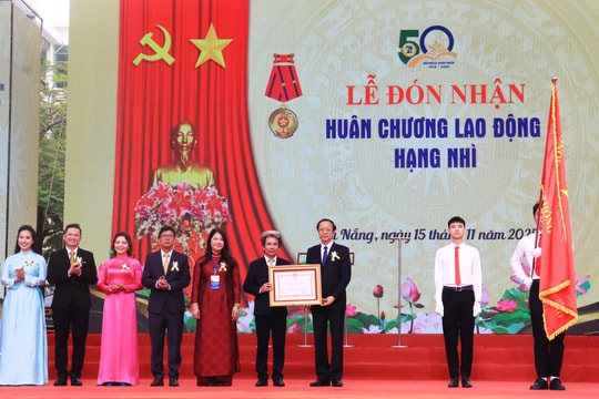 Trường Đại học Sư phạm Đà Nẵng đón nhận Huân chương Lao động hạng Nhì