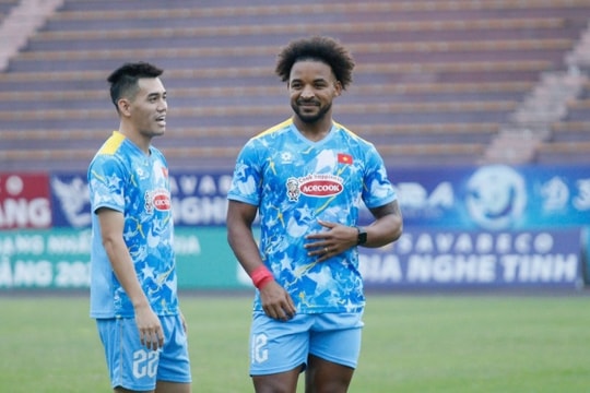 ĐT Việt Nam tới Lào: Tiền đạo Nguyễn Xuân Son sẵn sàng tái xuất