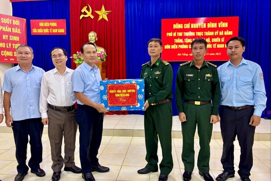 Phó Bí thư Thường trực Thành ủy Nguyễn Đình Vĩnh thăm Đồn Biên phòng Cửa khẩu quốc tế Nam Giang