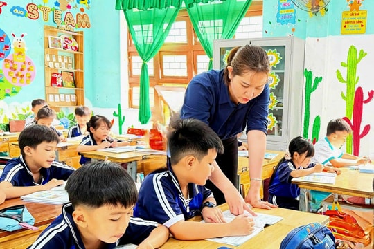 Cô giáo trẻ hết lòng vì học sinh vùng cao