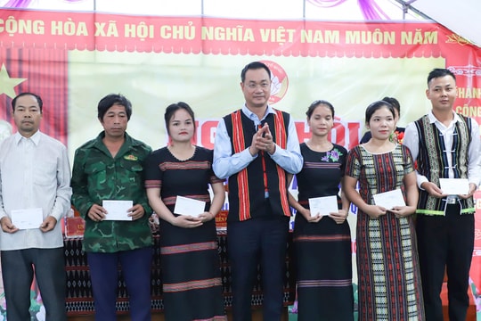 Bí thư Thành ủy Đà Nẵng Lê Ngọc Quang dự Ngày hội Đại đoàn kết toàn dân tộc tại thôn 56A (xã Đắc Pring)