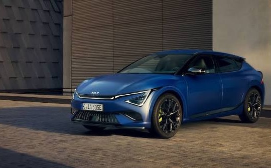 Kia EV6 GT gây sốc khi vượt mặt Ferrari Purosangue