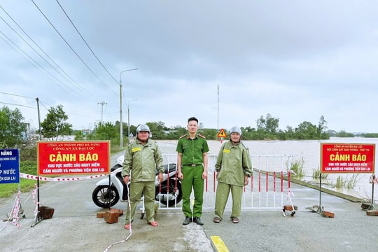 Mưa lũ lại chia cắt nhiều tuyến đường trọng điểm