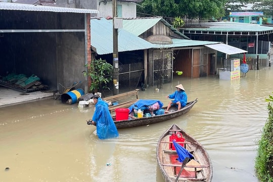 Mưa lớn gây ngập sâu, chia cắt nhiều khu vực ở xã Quế Phước và Nông Sơn