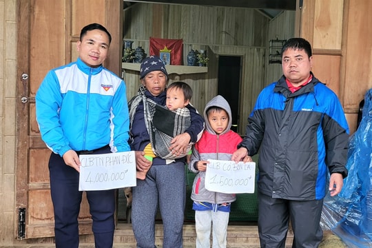 Nhà hảo tâm nhận bảo trợ hai anh em có cha mẹ mất tích do sạt lở tại xã Hùng Sơn