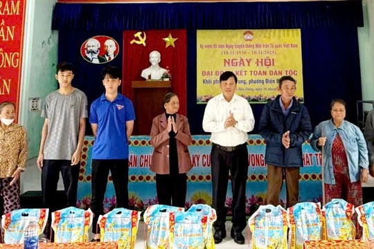 Ấm áp ngày hội đoàn kết ở phường Điện Bàn Đông