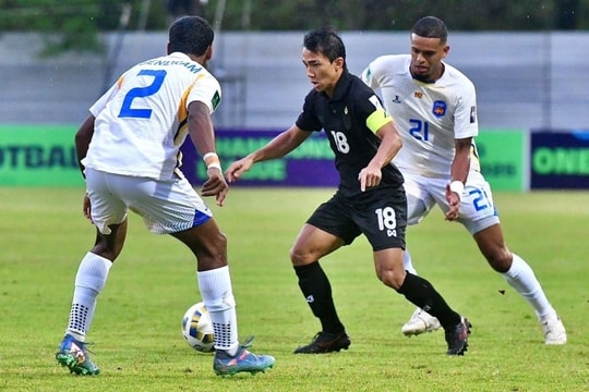 Thái Lan thắng đậm Sri Lanka 4-0, tiến gần VCK Asian Cup
