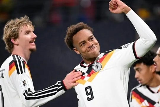 Tuyển Đức thắng 6-0: Đừng để tấm vé World Cup đánh lừa