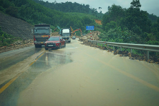 Chủ động ứng phó với mưa lớn, bảo đảm giao thông an toàn