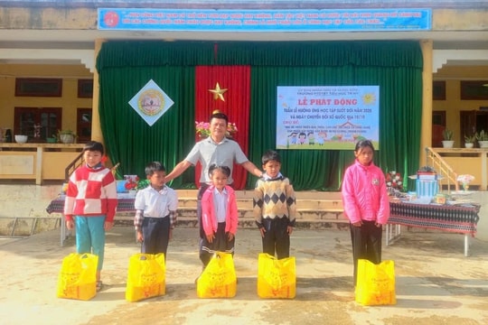 Người thầy hơn 25 năm gieo chữ giữa đại ngàn Tây Giang