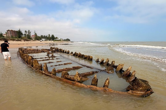 Phát lộ tàu cổ ở bờ biển Hội An Tây: Cần tối ưu hóa phương án khai quật