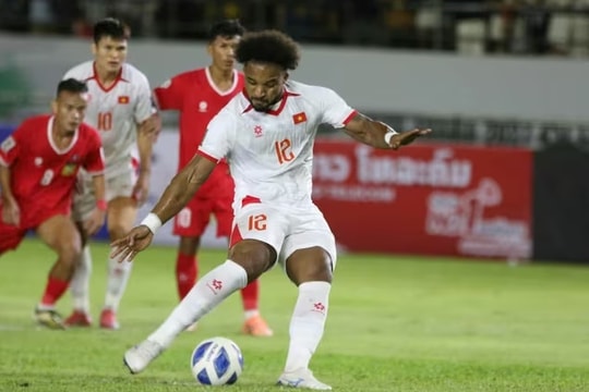 Xuân Son tái xuất ghi bàn, được FIFA vinh danh đặc biệt