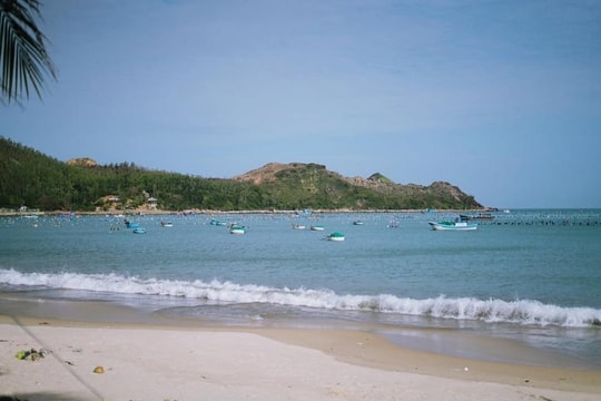 Biển Vịnh Hòa: Khám phá vẻ đẹp hoang sơ ở Phú Yên