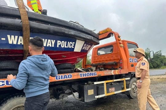 Cảnh sát giao thông Đà Nẵng khẩn cấp chi viện cho tỉnh Đắk Lắk ứng phó thiên tai