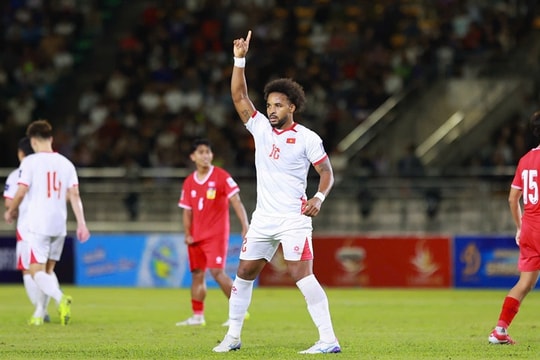 Việt Nam thắng Lào 2-0: Màn trở lại của người hùng và nỗi lo hàng công