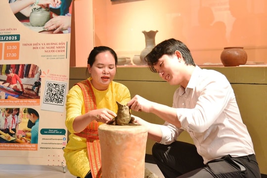 Đa dạng hoạt động trải nghiệm văn hóa Chăm
