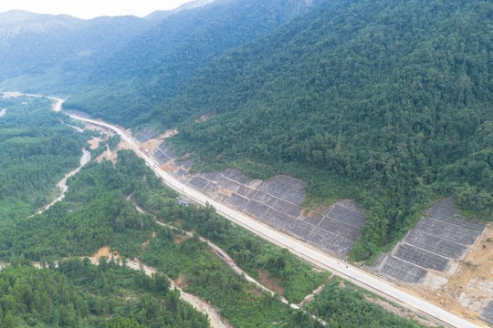 Tiếp tục thông tuyến một làn xe trên cao tốc La Sơn - Hòa Liên đến 5/12