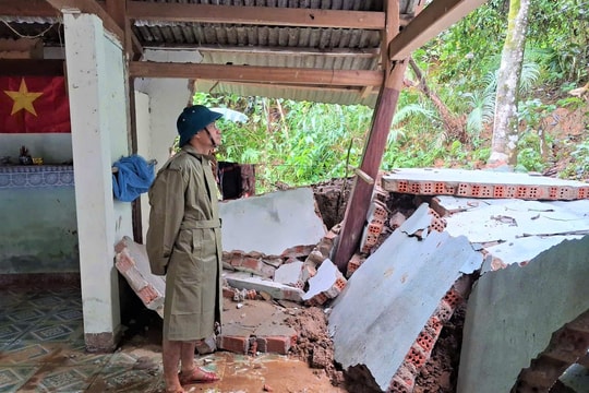 Xuất hiện các điểm sạt lở mới, xã Avương đề nghị ban bố tình huống khẩn cấp về thiên tai