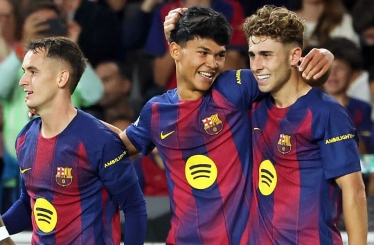 Barcelona: Thế hệ La Masia mới gánh vác hy vọng tái sinh