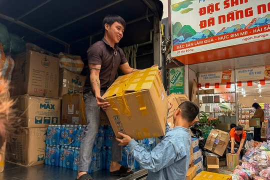 Người dân Đà Nẵng gửi yêu thương về tâm lũ