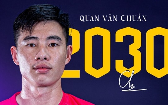 Quan Văn Chuẩn ký hợp đồng mới với Hà Nội FC đến năm 2030