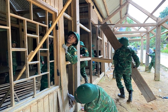 Di dời khẩn cấp 5 hộ dân xã Hùng Sơn trước nguy cơ sạt lở