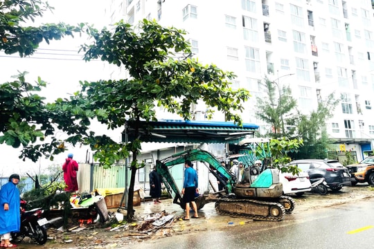 Phường Liên Chiểu tháo dỡ công trình, hàng quán lấn chiếm vỉa hè