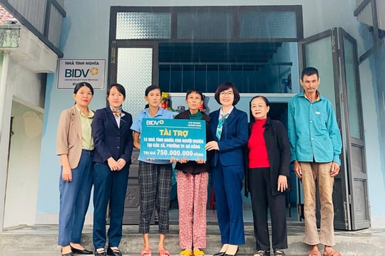 Bàn giao nhà tình nghĩa cho người dân xã Chiên Đàn