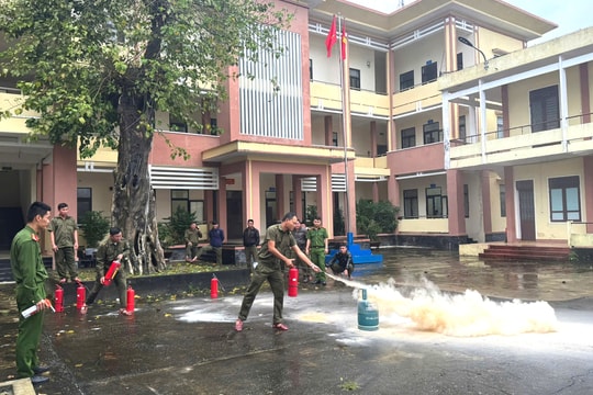Huấn luyện nghiệp vụ phòng cháy, chữa cháy và cứu nạn, cứu hộ cho dân phòng xã Thăng Bình