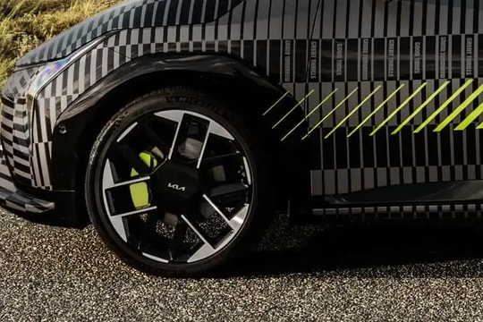 Kia EV4 GT lộ diện: Xe điện 400 mã lực sắp ra mắt